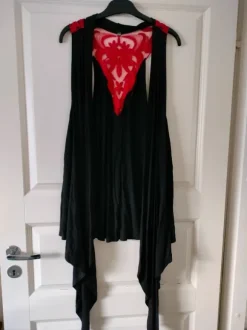 EMP:n uusi punamusta liivihurtula