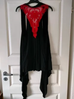 EMP:n uusi punamusta liivihurtula