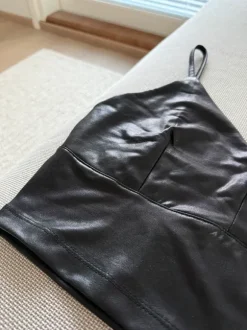 Even & Odd lyhyt "nahkainen" toppi