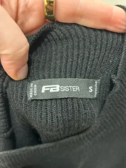 FB Sister neulemekko