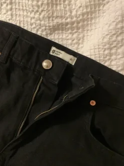 Gina tricot mustat farkut