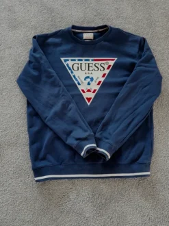 Guess collegepaita