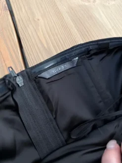 Guess olkaimeton haalari