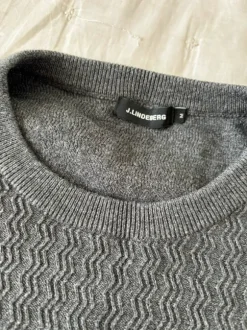 Harmaa miesten neule