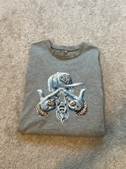 Harmaa pitkähihainen