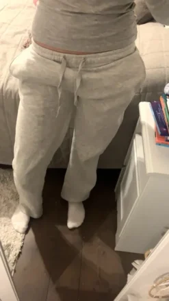 Harmaat collegehousut