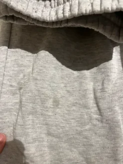 Harmaat collegehousut