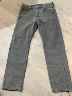 Harmaat farkut relaxed