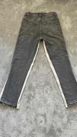 Harmaat flared farkut