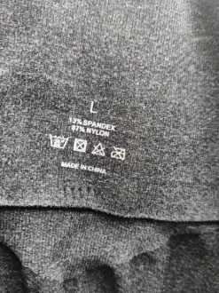 Harmaat nvgtn treenitrikoot