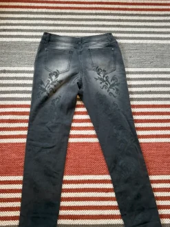 harmaat printti farkut