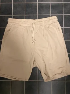 H&M college shortsit