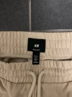 H&M college shortsit