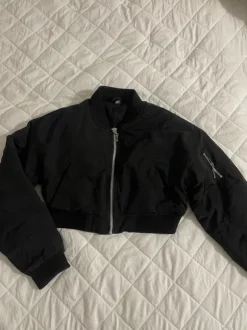 H&M crop mallinen takki