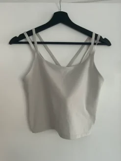 HM harmaa treenitoppi