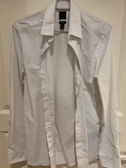 HM kostym med vit skjorta