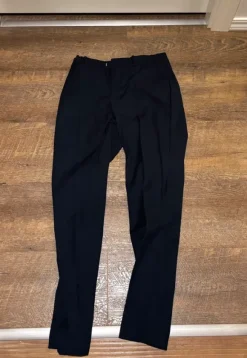 HM kostym med vit skjorta