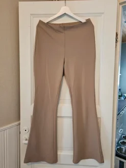 H&M leveälahkeiset housut