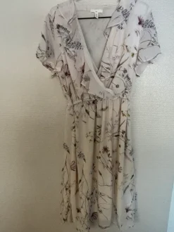 Hm mama imetysmekko M