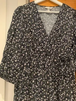 H&M Mama äitiysmekko