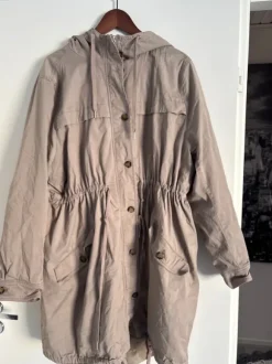 H&M mama kevättakki