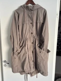 H&M mama kevättakki