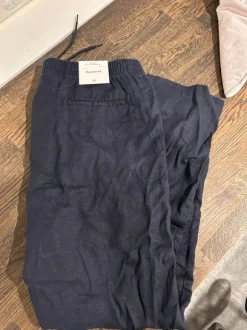 H&M Miesten laivastonsiniset pellavahousut