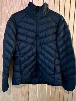 H&M musta Kevyttoppatakki