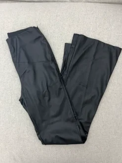 H&m mustat leveälahkeiset keinonahkahousut