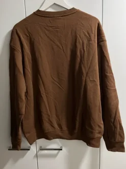 H&M relaxed fit college