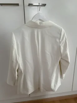 HM white blazer
