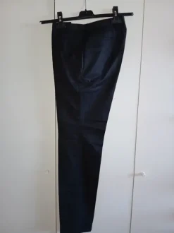 Hugo Boss 100% virgin wool koko 44