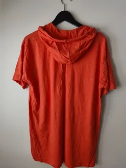 Hupullinen t-paita | Vinted