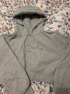 ICIW cropattu huppari