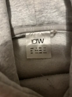 ICIW cropattu huppari