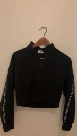 ICIW cropattu huppari