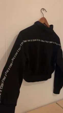 ICIW cropattu huppari