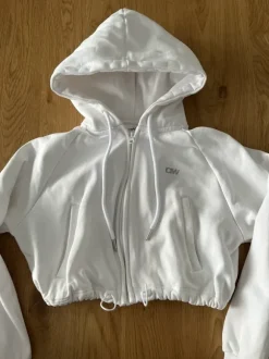 ICIW cropattu huppari