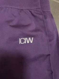 ICIW violetit trikoot