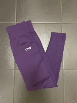 ICIW violetit trikoot