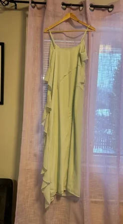 Ihana röyhelömekko