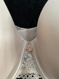 Ihonväriset rintaliivit