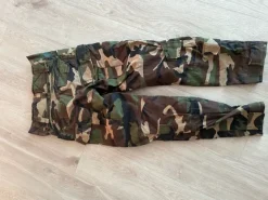 Invadergear predator kelnės su antkeliais woodland