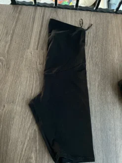 Äitiys shortsit ja t-paita