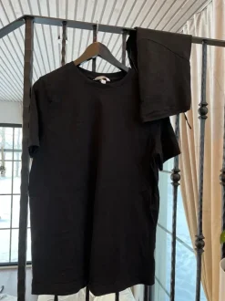 Äitiys t paita ja shortsit