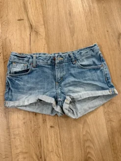 Jeans shortsit