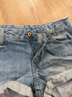 Jeans shortsit