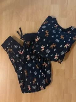 Jouluaiheinen yöpukusetti