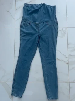 Joustavat äitiys farkkulegginsit