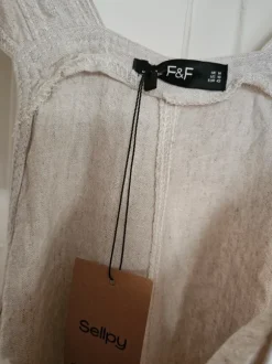 Jupsuit med volangdetalj